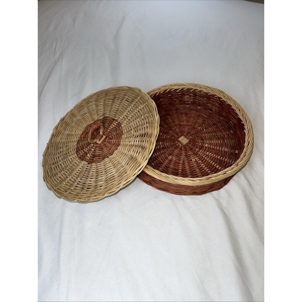 Vintage Circle Shaped Basket with Lid Two Tone